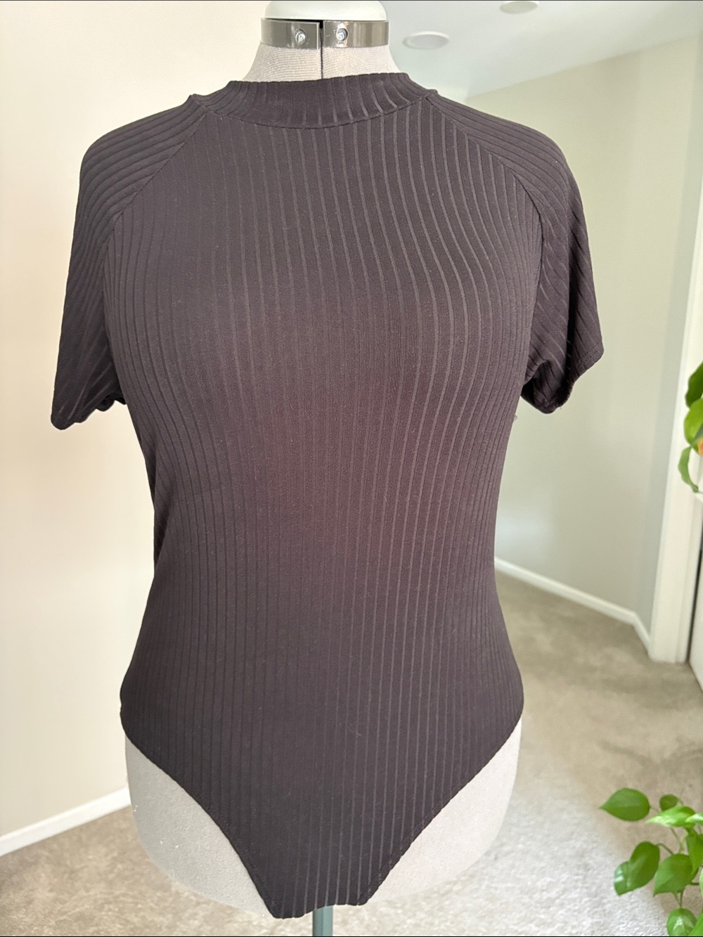 Ribbed Short Sleeve Bodysuit - Black